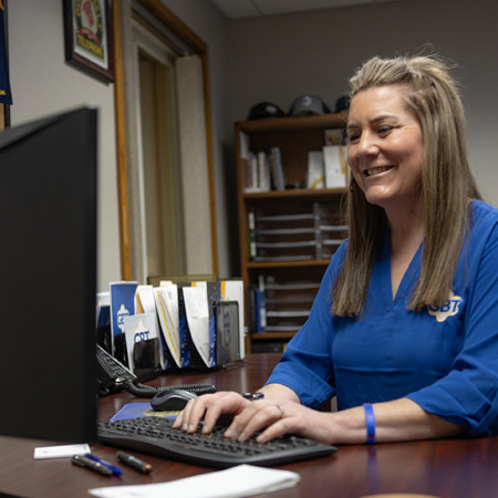 CSR helping customer over the phone.